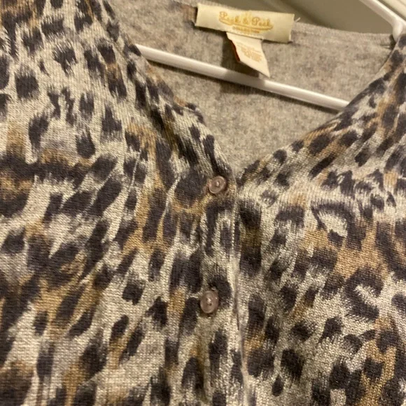 Women's Leopard Print Gray Long Sleeve Cashmere Silk Cardigan in Size Large - Picture 2 of 7